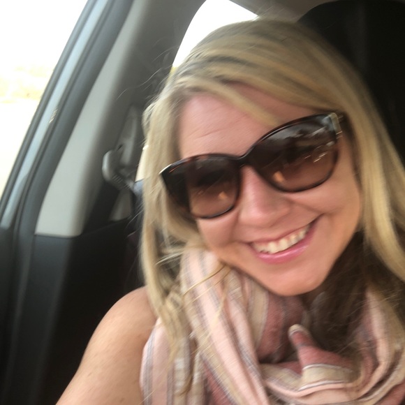 Meet your Posher, Elizabeth - Picture 4 of 4